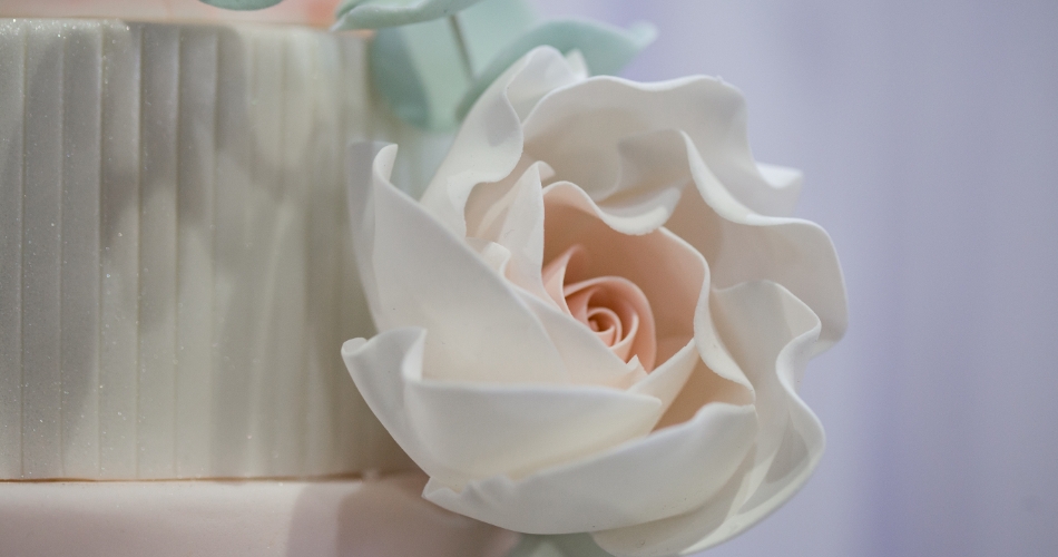 Image 1: Louise's Bespoke Bakes