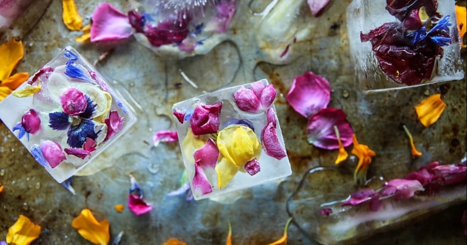 Image 1: Flower Mobile Bar