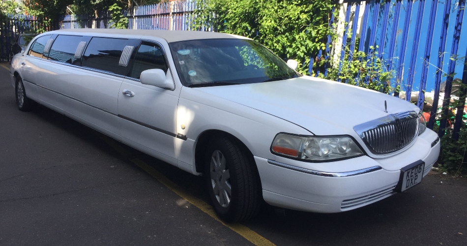 Image 2: Fox Limousines