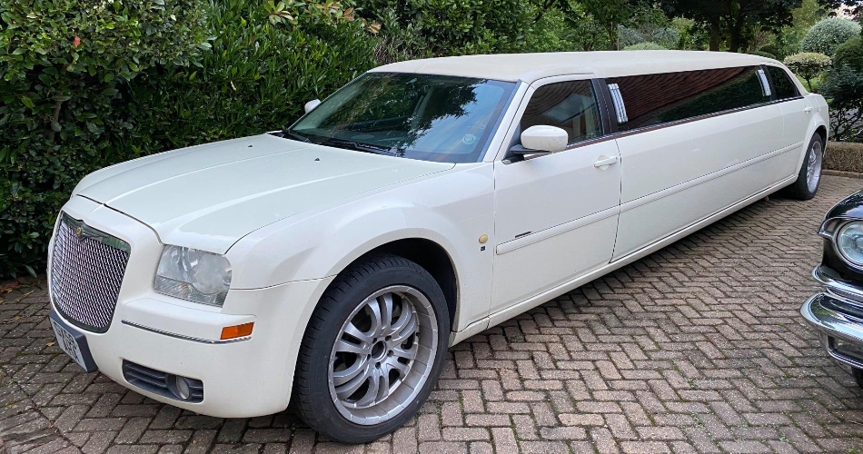 Image 3: Fox Limousines