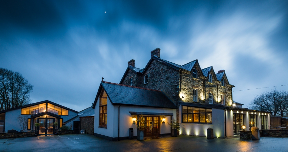 Image 5: Wolfscastle County Hotel