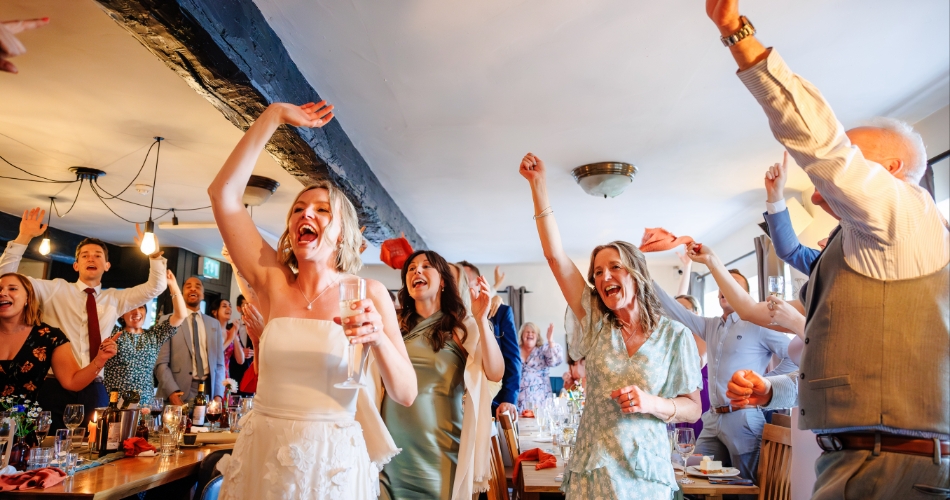 Image 2: Singing Wedding Waiters