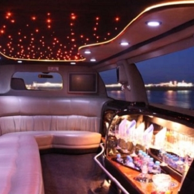 Image 3: Fox Limousines