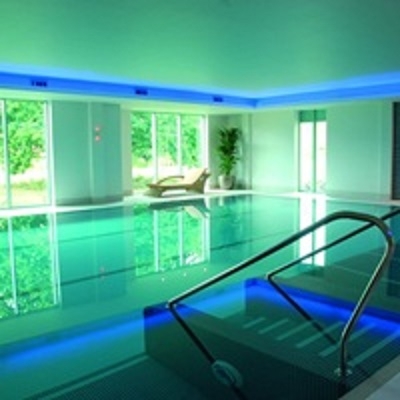 Image 3: De Vere Cotswold Water Park