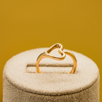 Choose sustainably and pick a pre-loved engagement ring