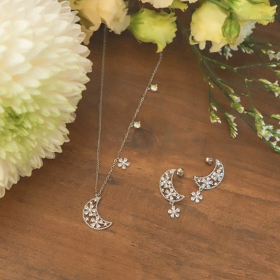 Celestial jewellery brand Luna Charles held a VIP brunch honouring May 12th Flower Moon