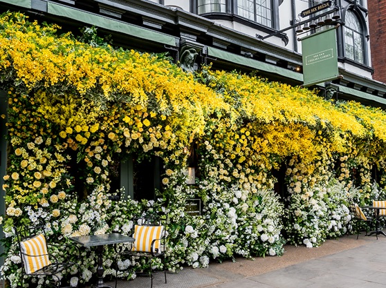 Jenny Packham partners with the Ivy Chelsea Garden: Image 1