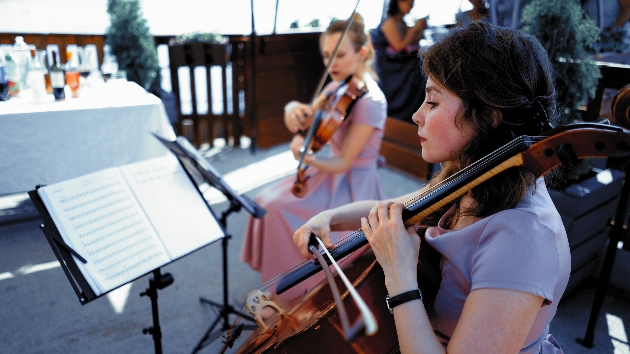 musicians outside 