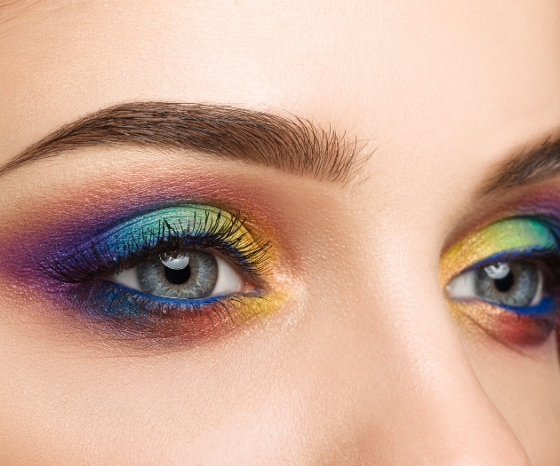 Model wears UR Boom Town eyeshadow palette super colourful