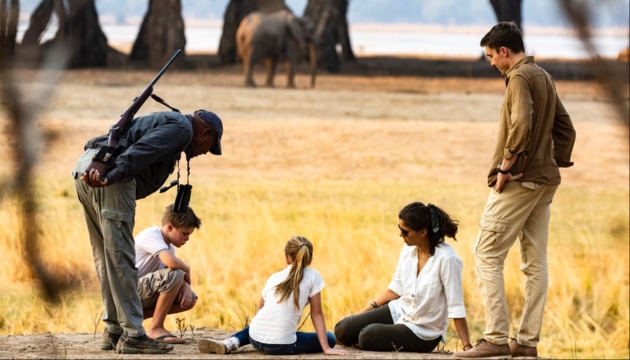 Family study animal tracks with wildlife tracker