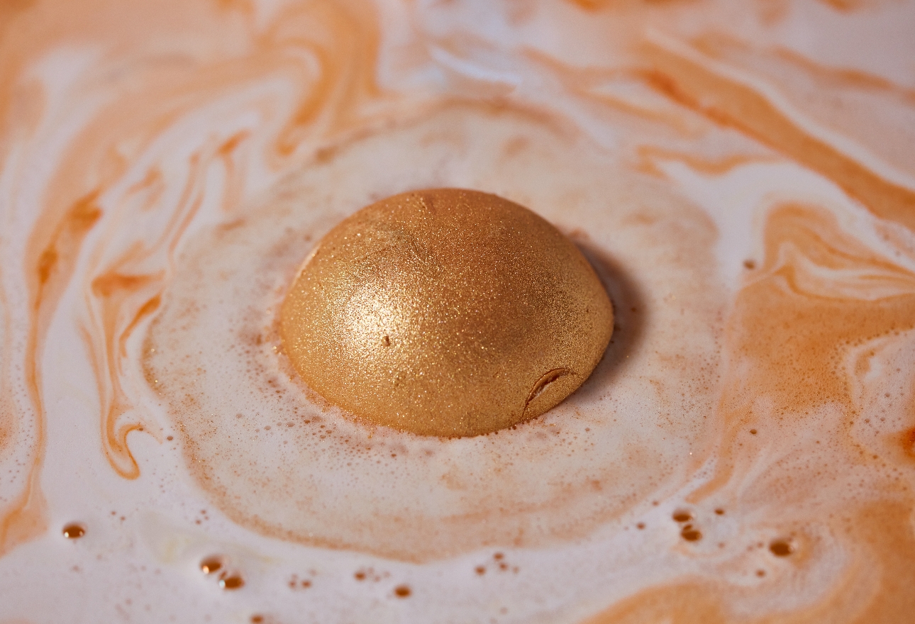 Lush Dragon’s Egg bath bomb in water turning orange