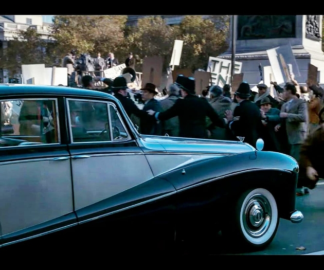 vintage rolls royce in black and grey