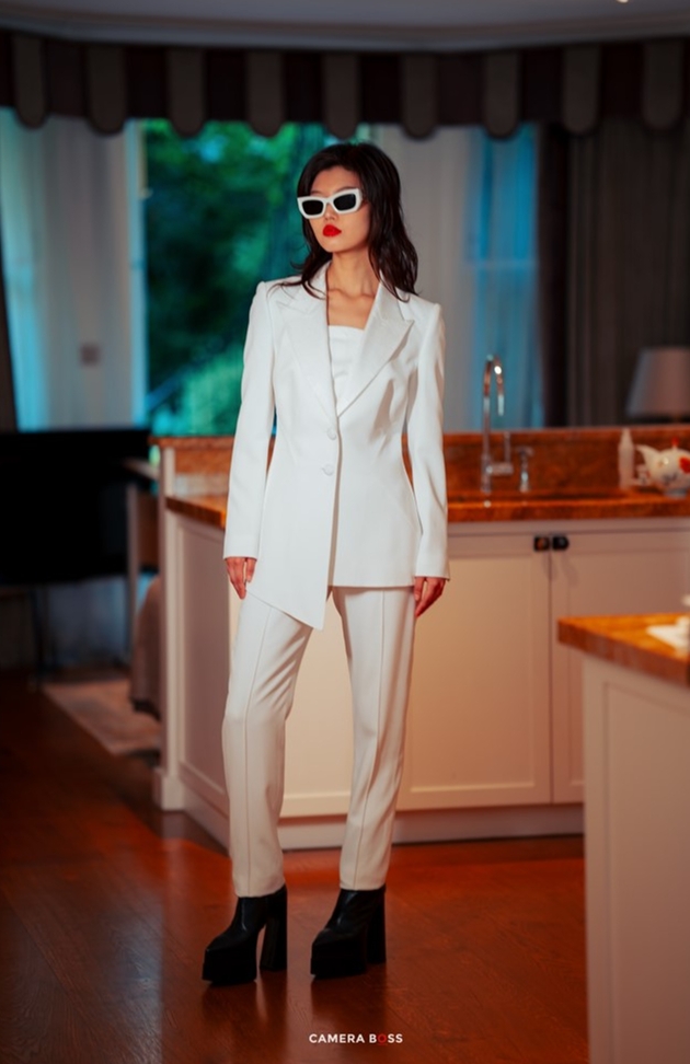 model in white trouser suit