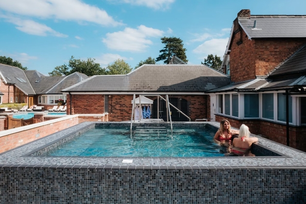 hotel jacuzzi 