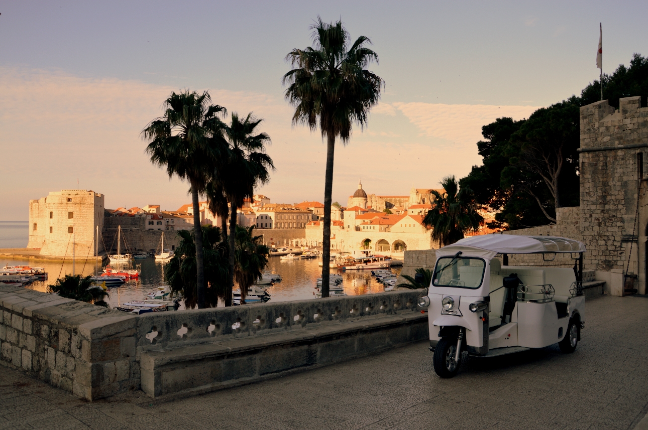 tuk tuk in old town at sunset