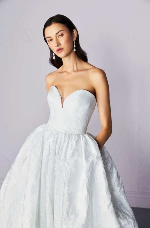 SAVANNAH MILLER model image