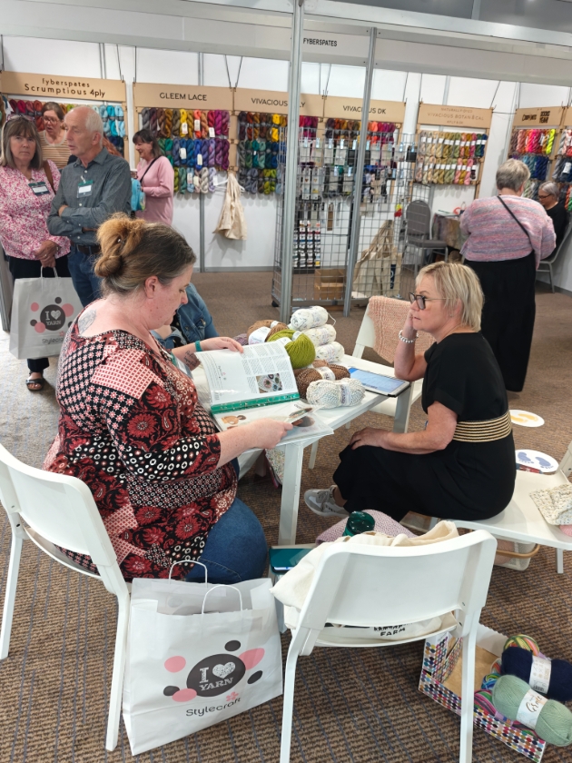ladies chatting at trade show 