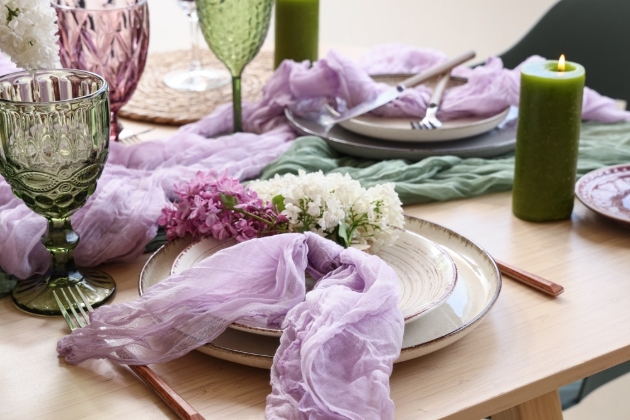 Floral dinner table decorations