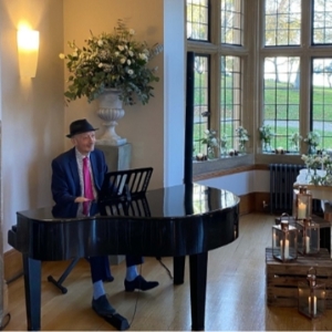 Ian Towers Pianist & Singer